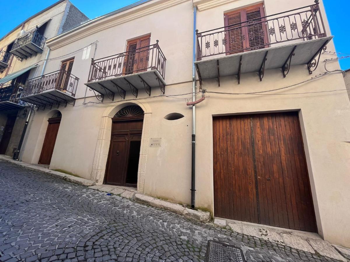 Palazzo Triolo - Dimora Di Charme Bed and Breakfast Corleone Exteriör bild